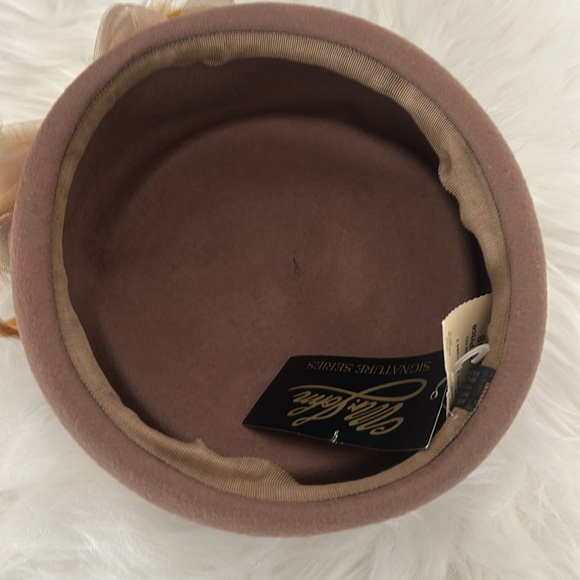 Feathered Wool Pillbox Hat 😀.      OS - Picture 3 of 4